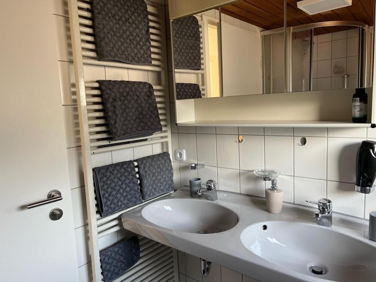 באיירסברון Ferienwohnung Am Wiesenrain מראה חיצוני תמונה